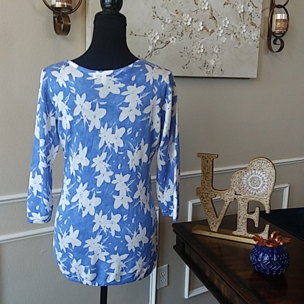 Blue and White Floral 3/4 Sleeves Sweater Top by Emily Daniels. Size PM - Picture 7 of 15